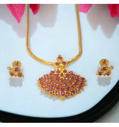 Alluring Gold Plated Semi-precious Stone Pendant Necklace Set